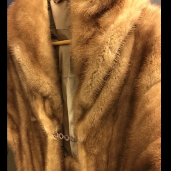 DISCOUNTED/ Mink Wrap and mink belt/Neiman Marcus - Picture 1 of 9